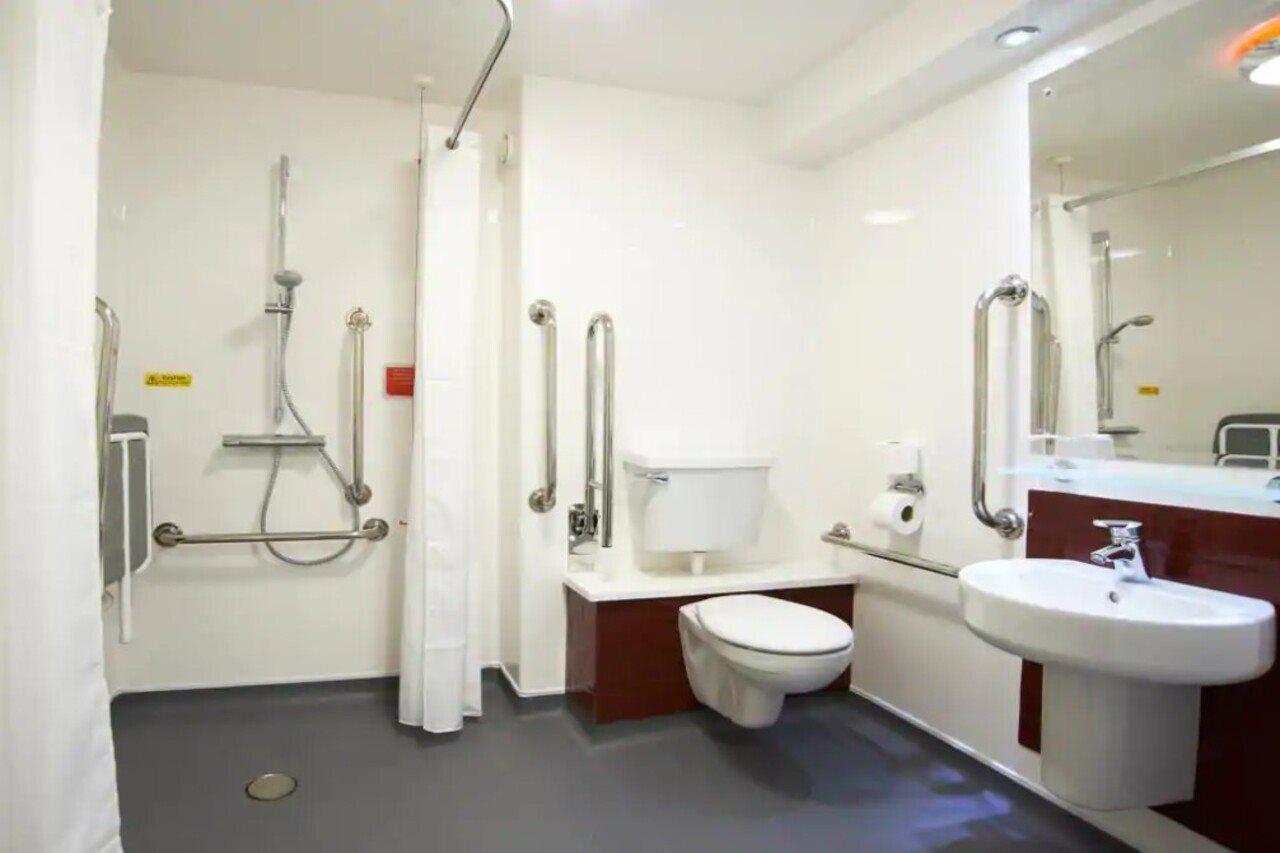 Travelodge Bromborough Port Sunlight Extérieur photo