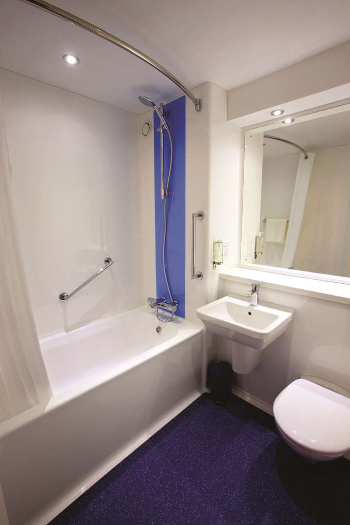 Travelodge Bromborough Port Sunlight Chambre photo