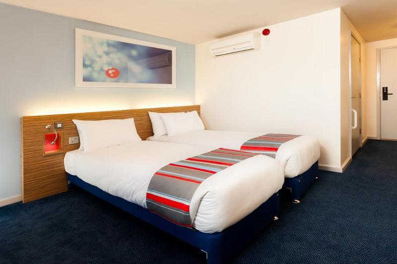Travelodge Bromborough Port Sunlight Extérieur photo